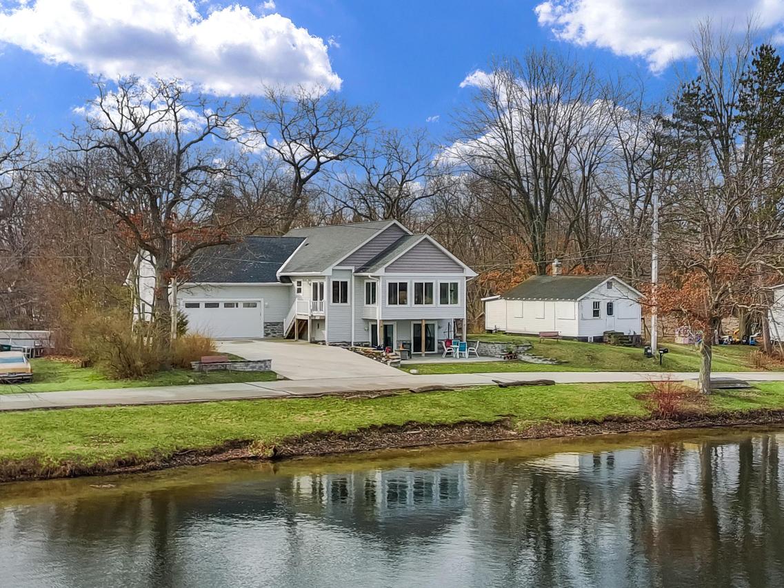 W1143 Lake Dr, Bloomfield, WI 53128