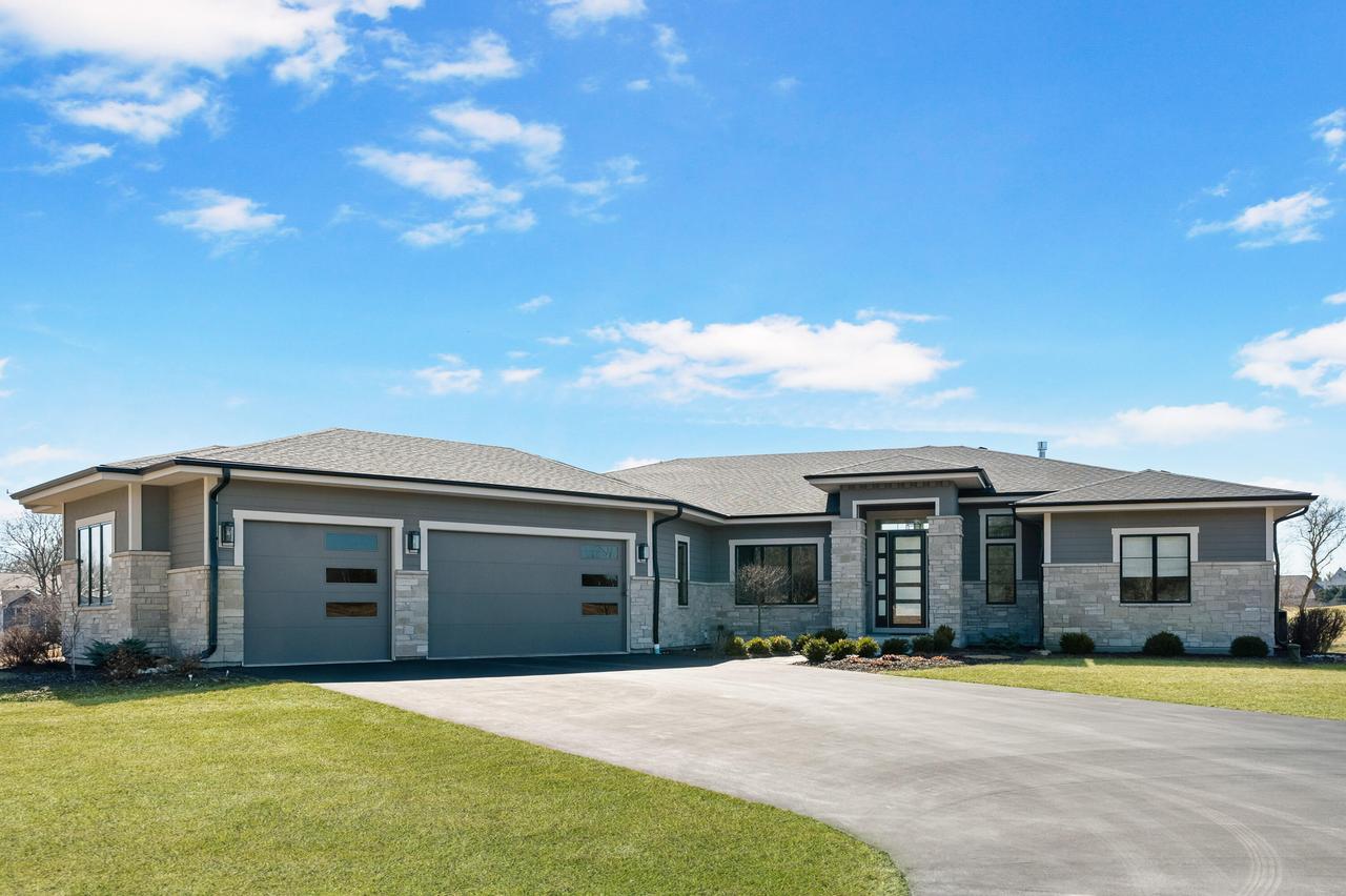 S17W30381 Hazeltine Ct, Genesee, WI 53188