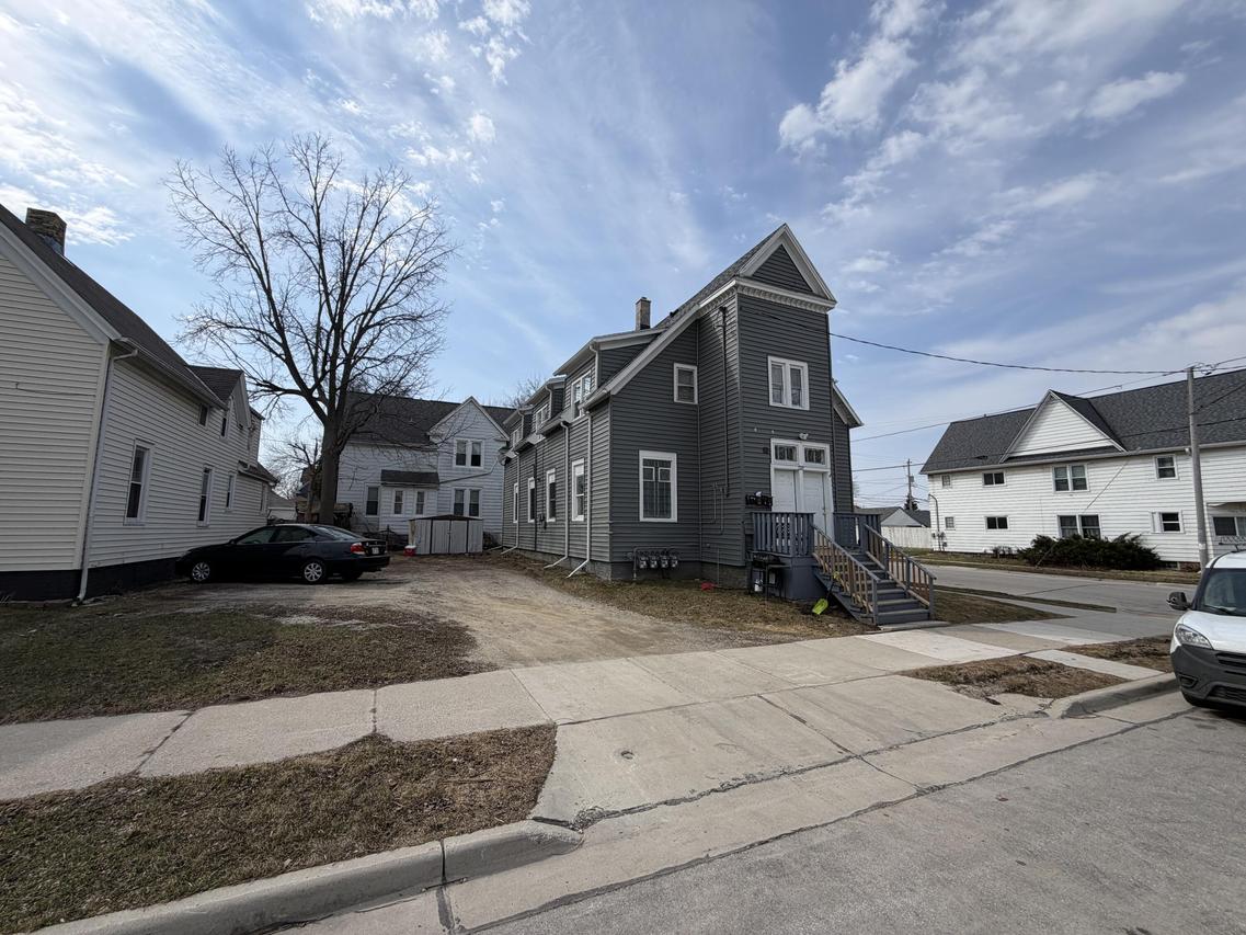 1235 Michigan Ave, South Milwaukee, WI 53172