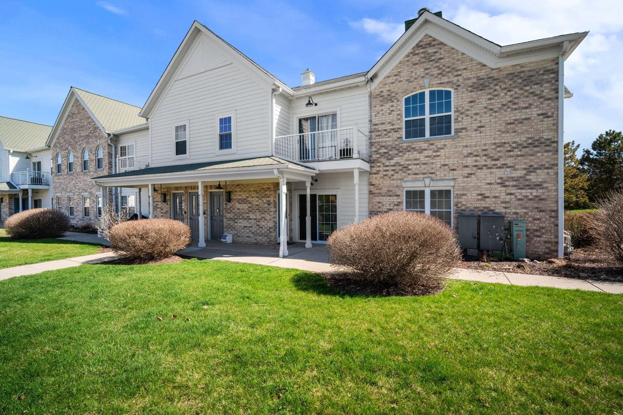 2720 Northview Rd #33, Waukesha, WI 53188