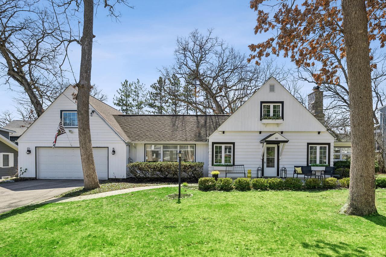 261 Waubun Dr, Fontana, WI 53125