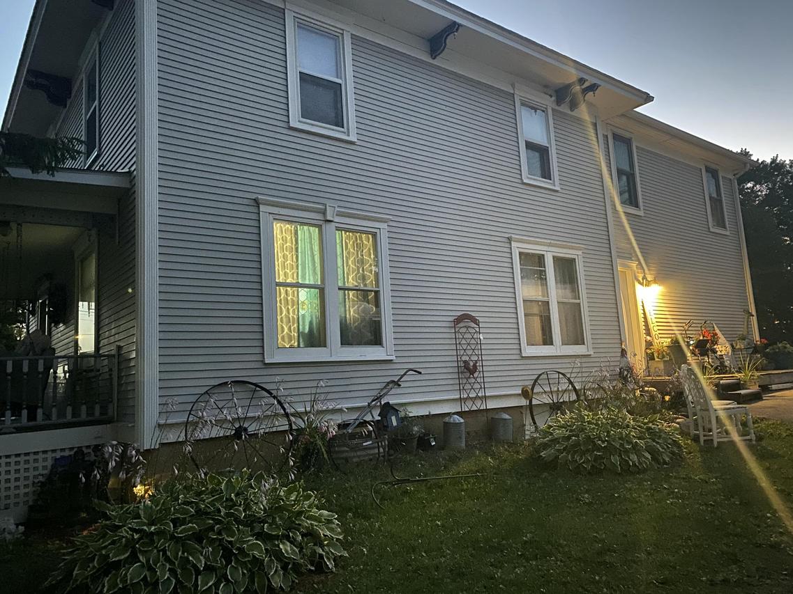 222 W Beloit St, Darien, WI 53114