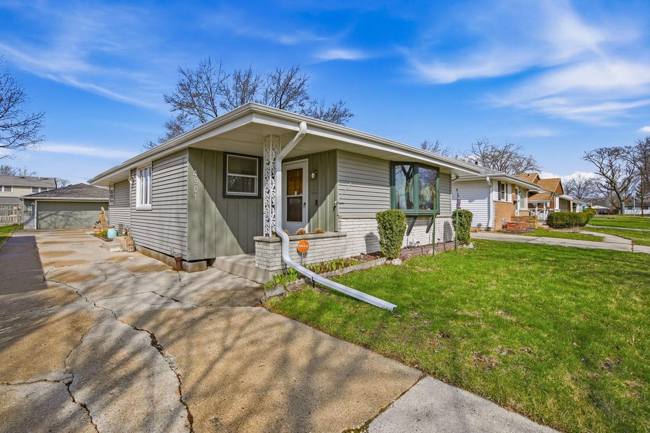 4901 N 104th St, Milwaukee, WI 53225