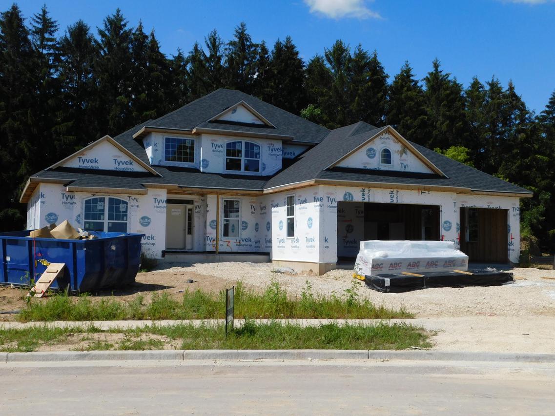 537 Hawks Ridge, Grafton, WI 53024