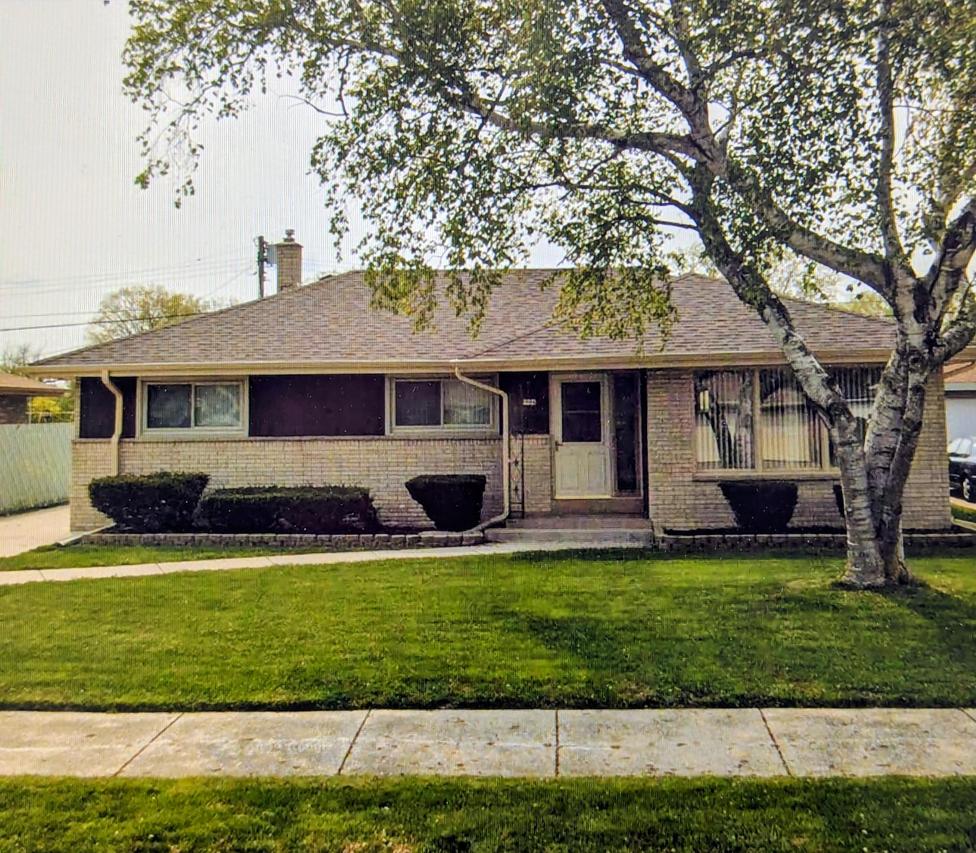 3904 Wilshire Dr, Racine, WI 53402