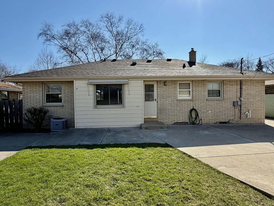 3904 Wilshire Dr, Racine, WI 53402