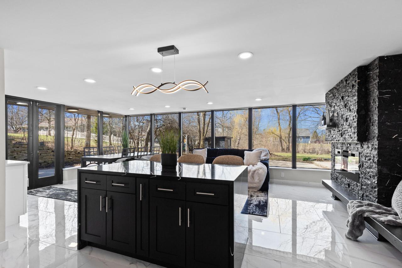 N69W13127 Harding Dr, Menomonee Falls, WI 53051