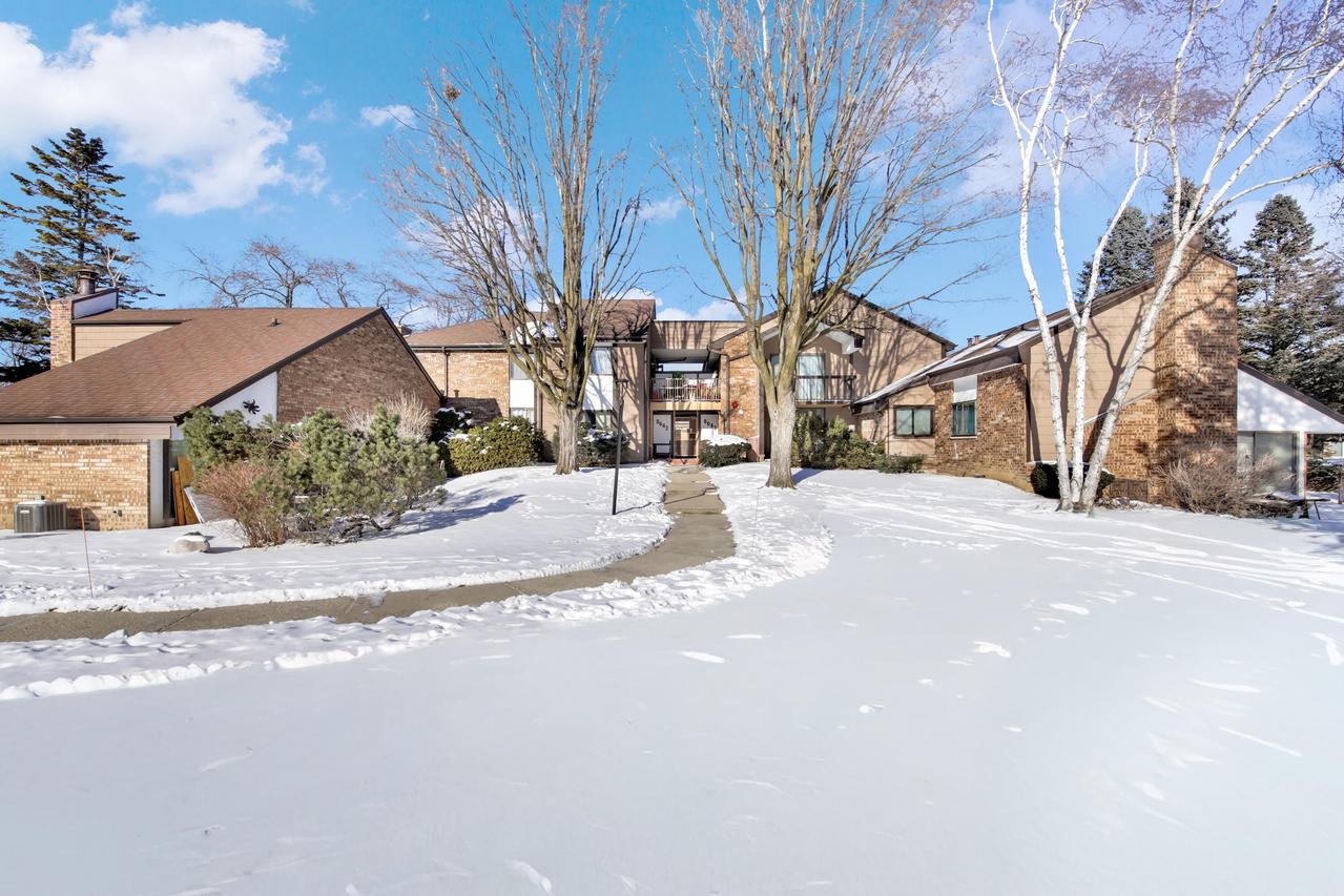 8643 N Servite Dr #115, Milwaukee, WI 53223