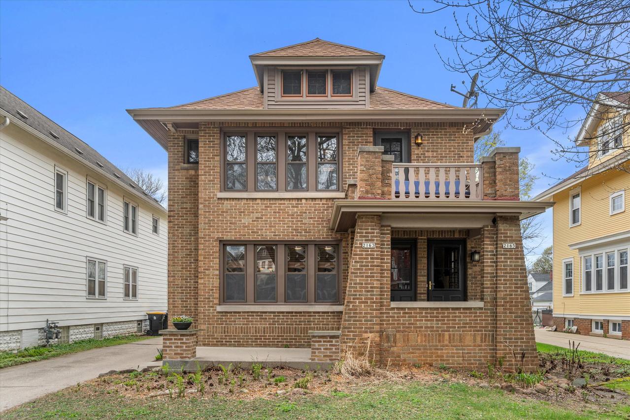 2163-65 N 64th St #2165, Wauwatosa, WI 53213