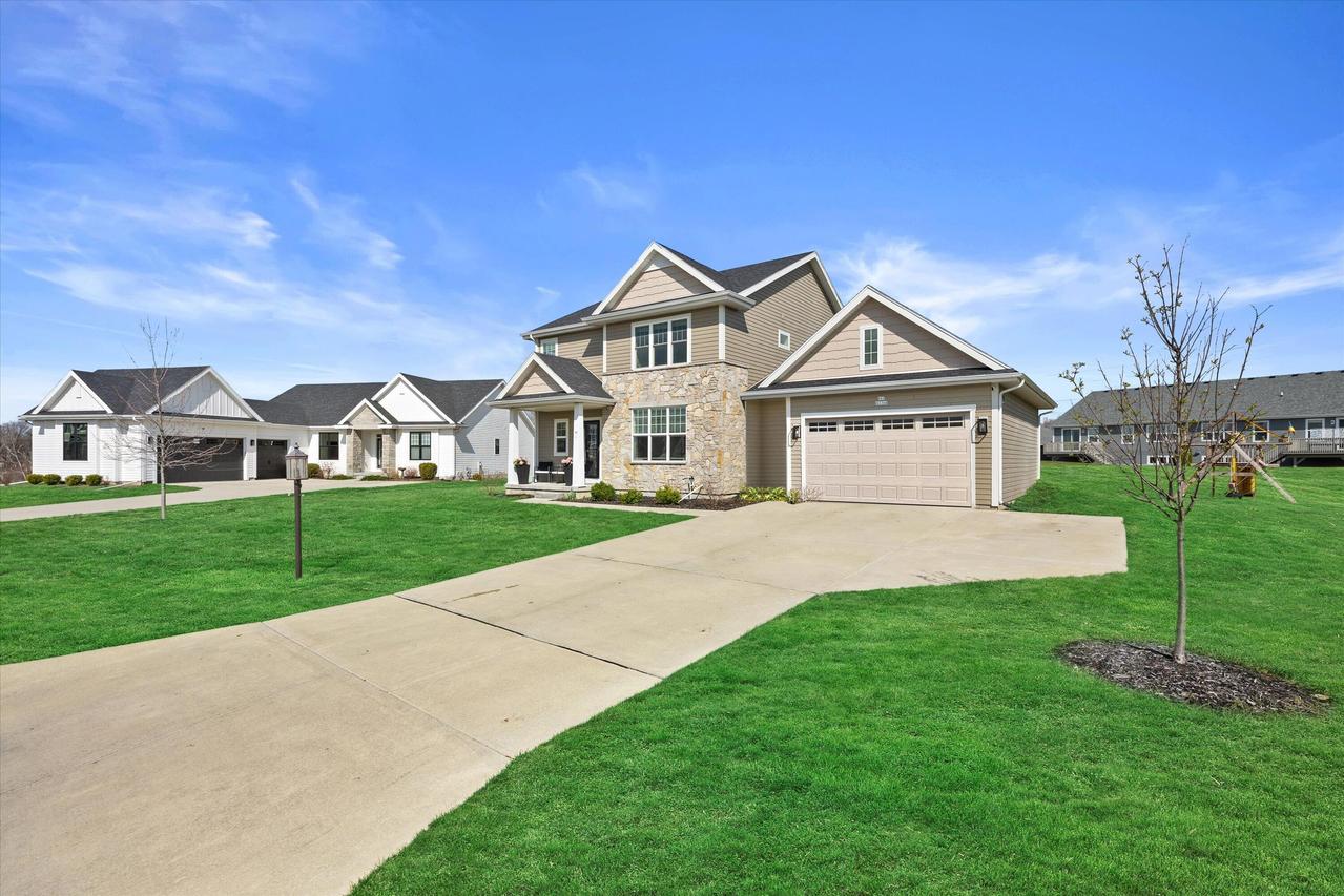 N62W21744 Masters Dr, Menomonee Falls, WI 53051