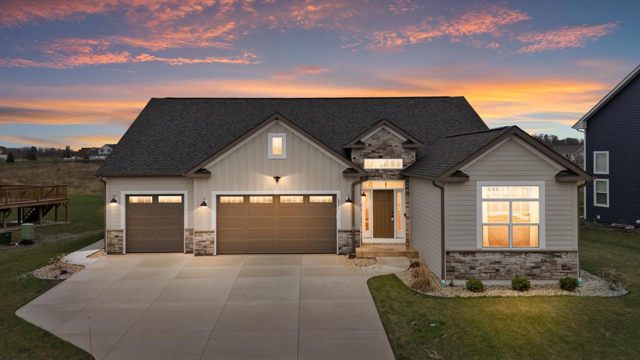 8971 Creekside Cir, Pleasant Prairie, WI 53158