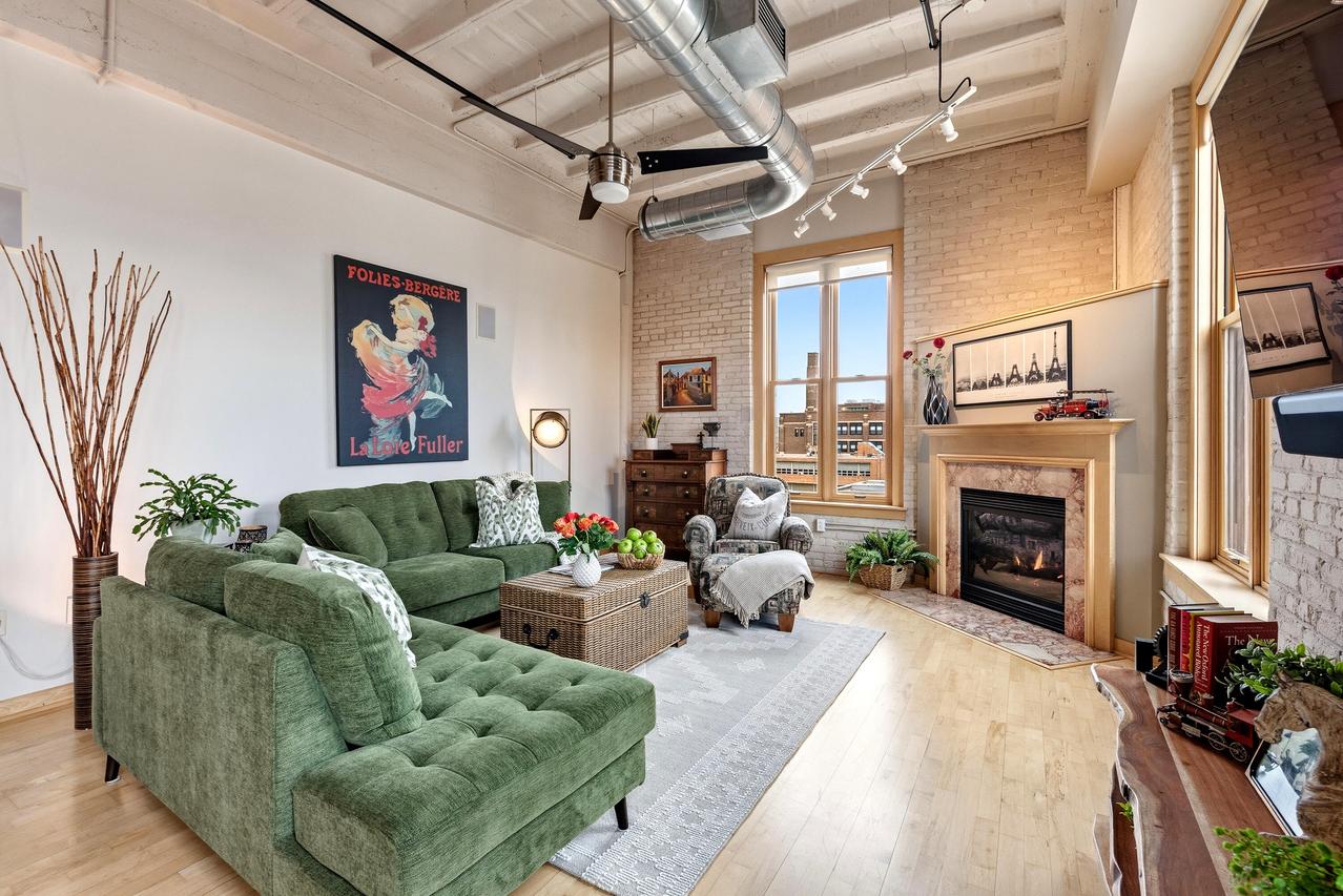 1325 N Van Buren St #502, Milwaukee, WI 53202