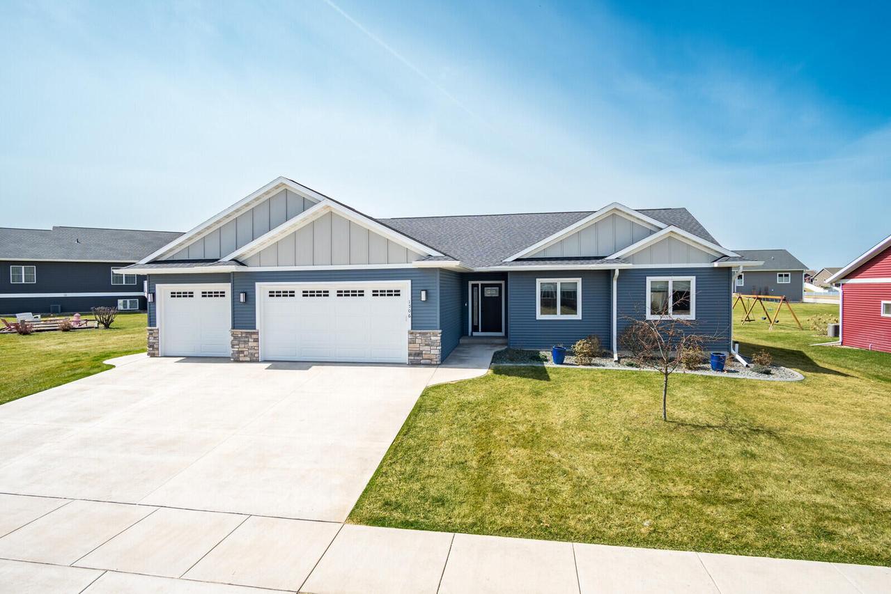 1506 Bridger Dr, Holmen, WI 54636