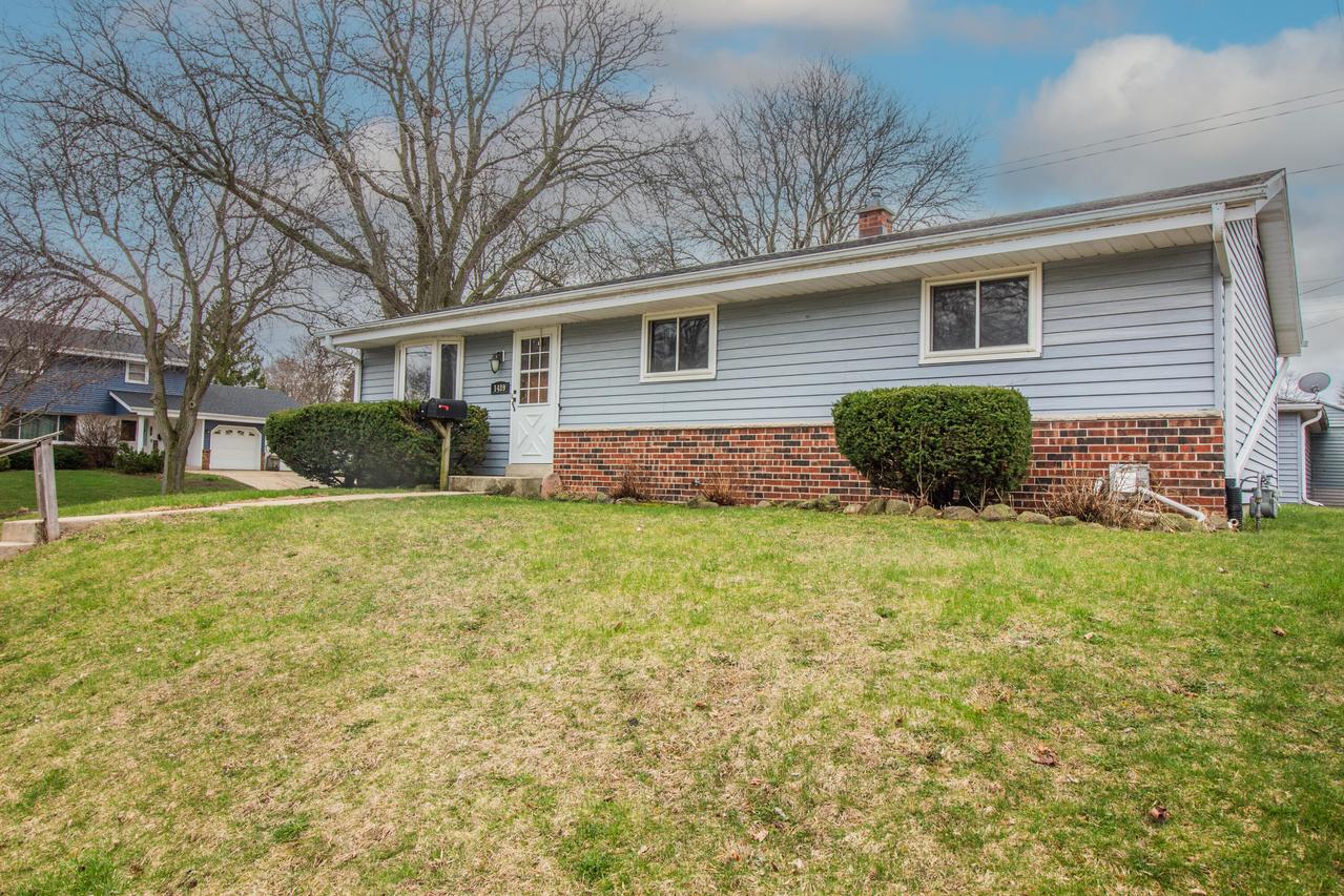 1489 Birch Dr, Waukesha, WI 53188