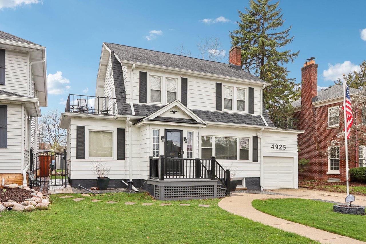 4925 N Bartlett Ave, Whitefish Bay, WI 53217