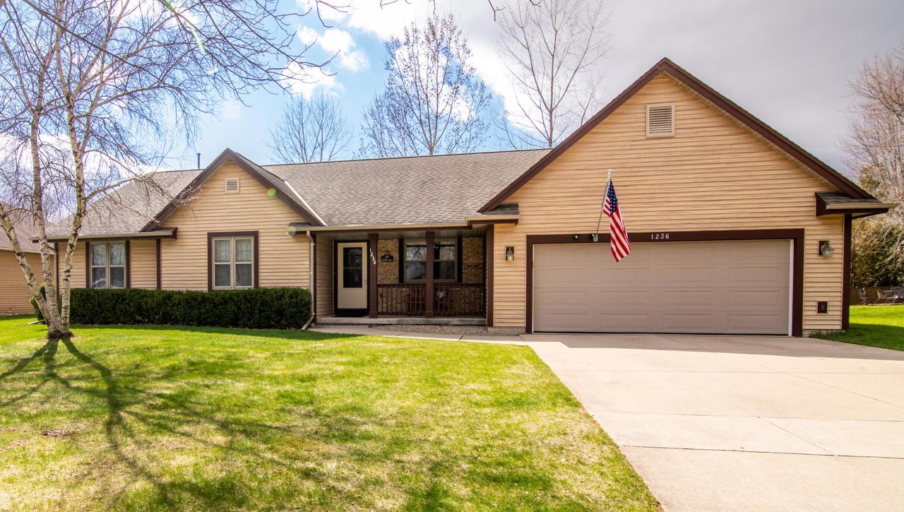 1236 N Water St, Watertown, WI 53098