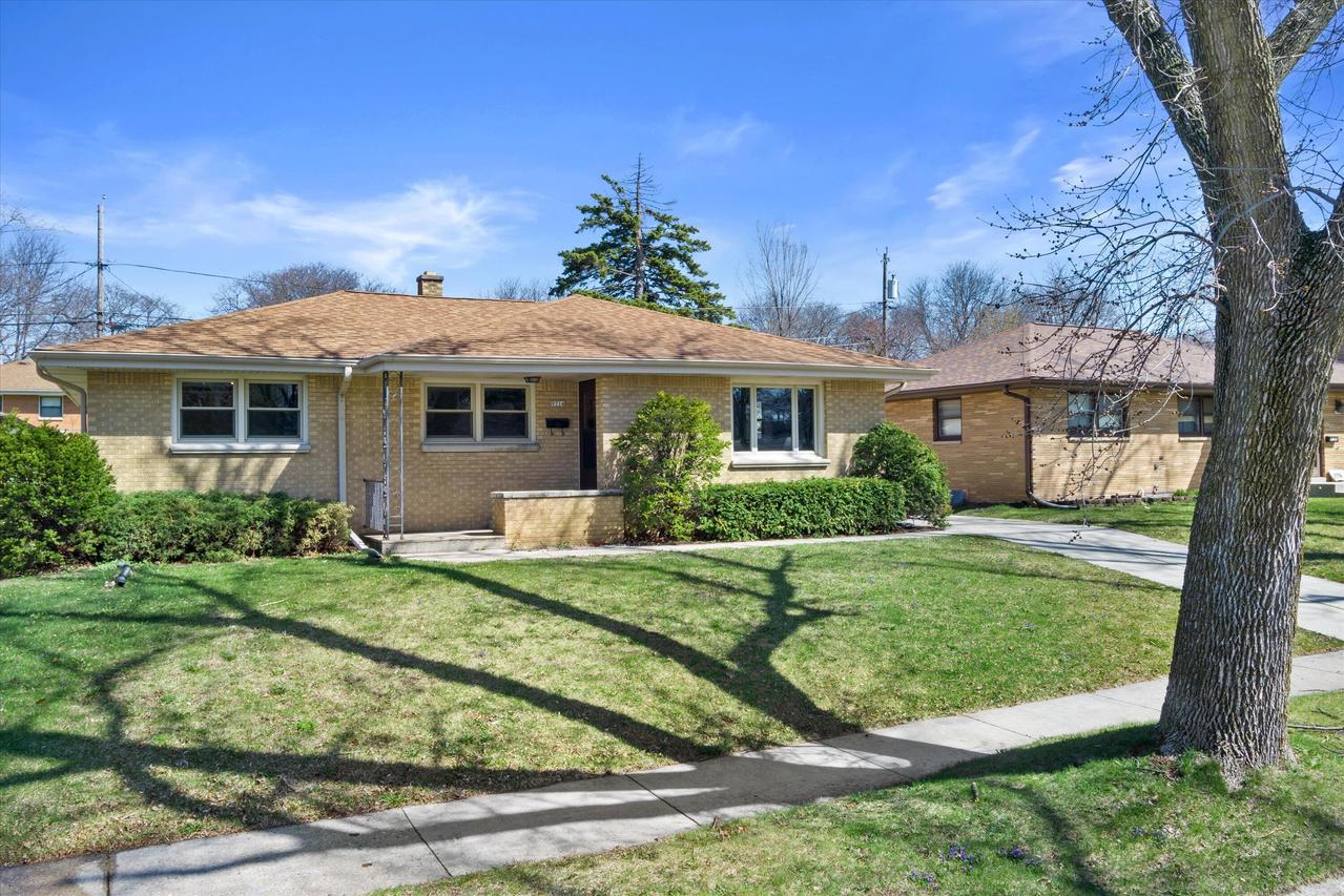 9714 W Arthur Ave, West Allis, WI 53227