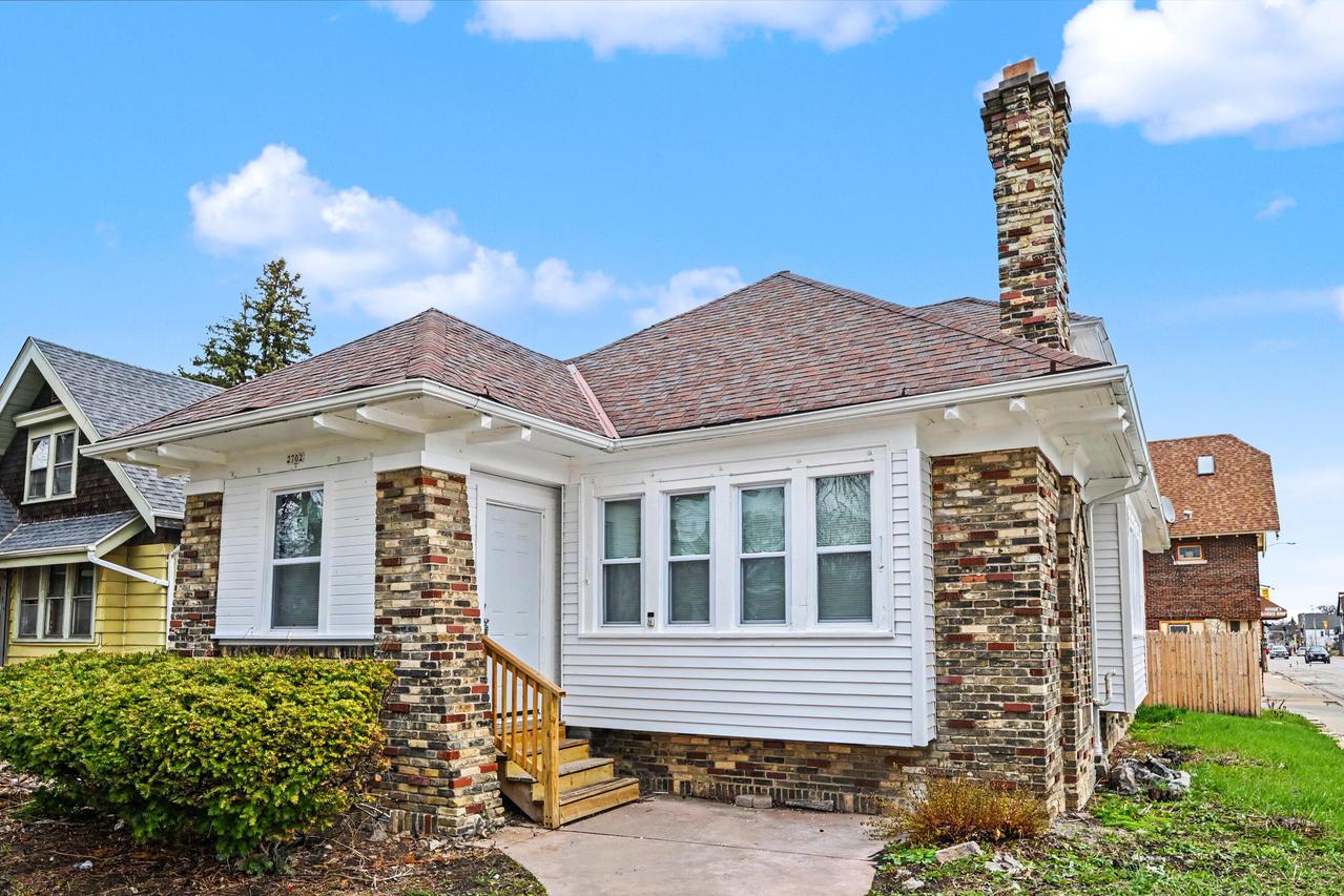 2702 N 38th St, Milwaukee, WI 53210