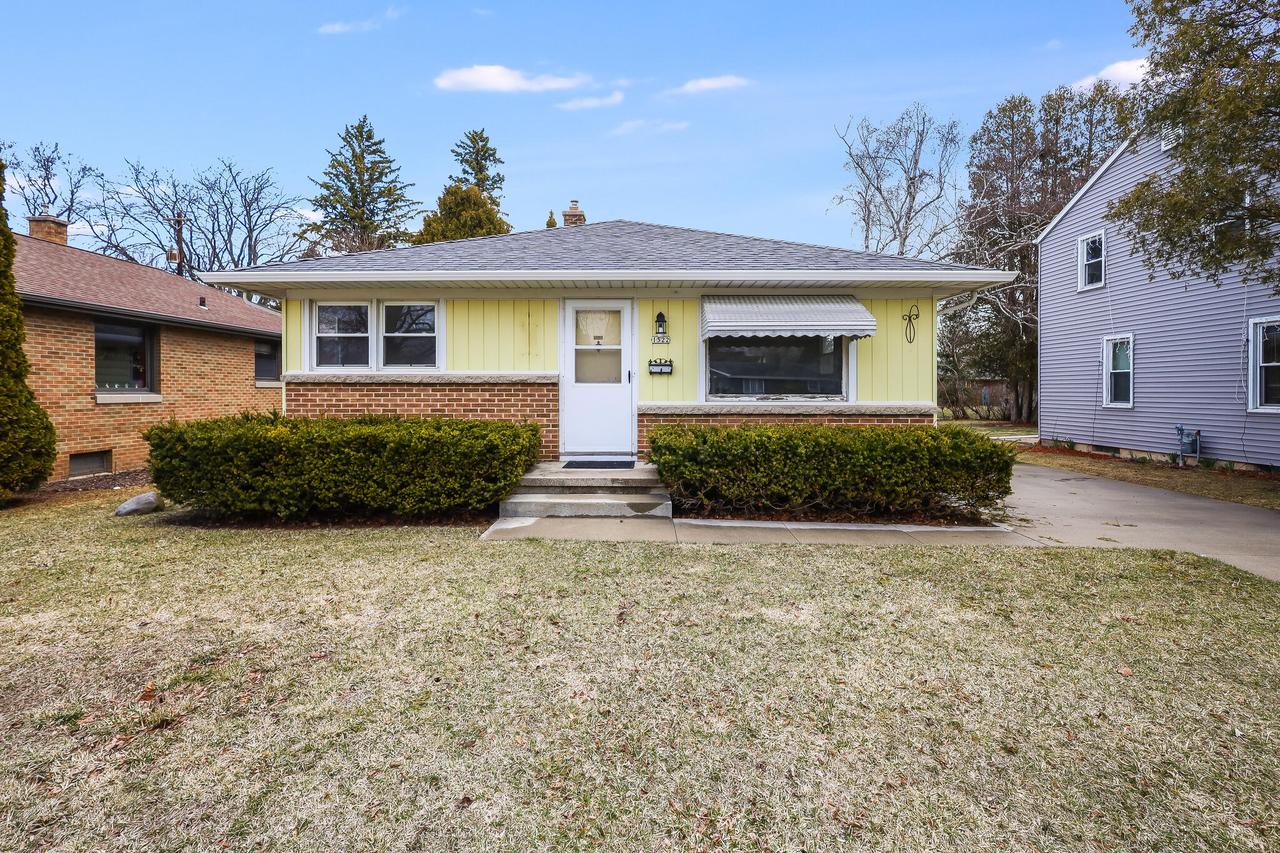 1522 Menasha Ave, Manitowoc, WI 54220