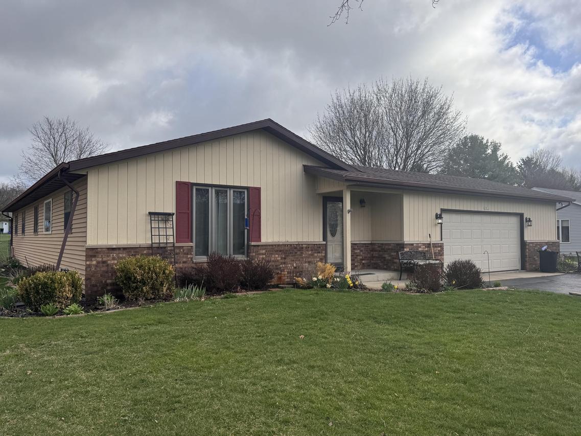 29632 Clover Ln, Rochester, WI 53185