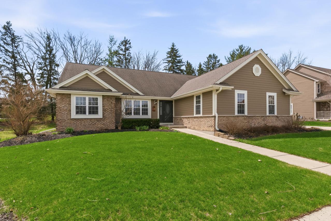 2947 South Gate Dr, Hartford, WI 53027
