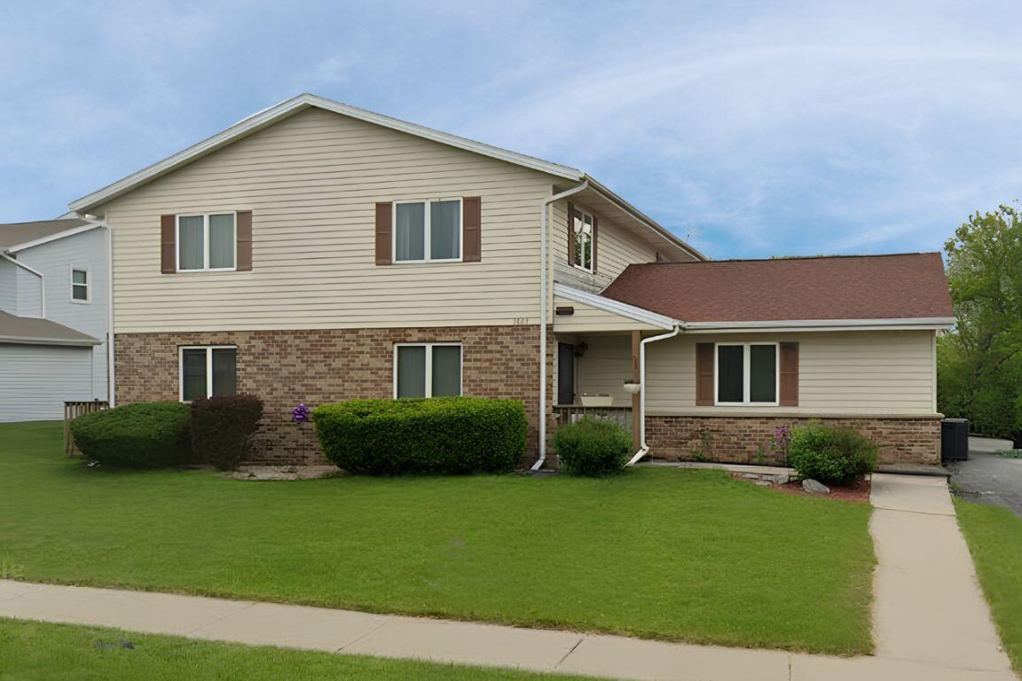 1605 Vogt Dr, West Bend, WI 53095