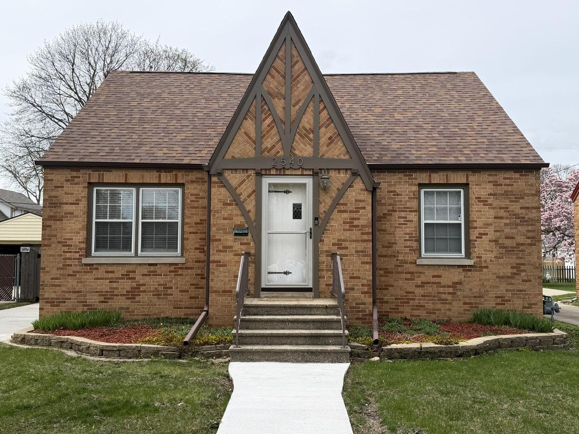 2540 Lincoln Rd, Kenosha, WI 53143