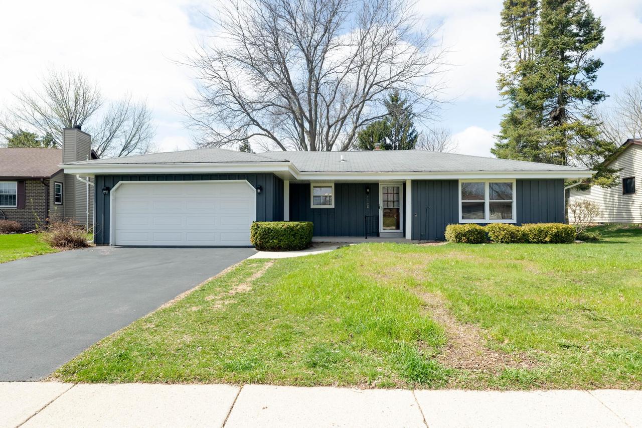 1105 Rainbow Ct, Mukwonago, WI 53149