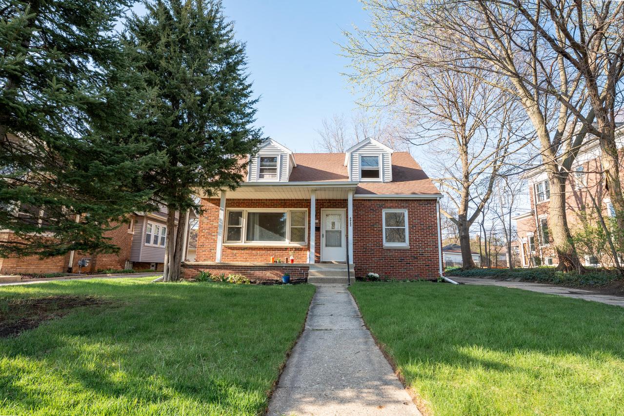 6922 W Wisconsin Ave, Wauwatosa, WI 53213