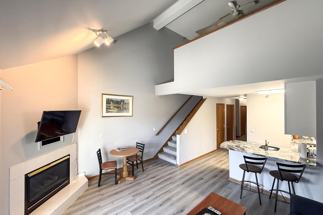 111 Center St #403, Lake Geneva, WI 53147