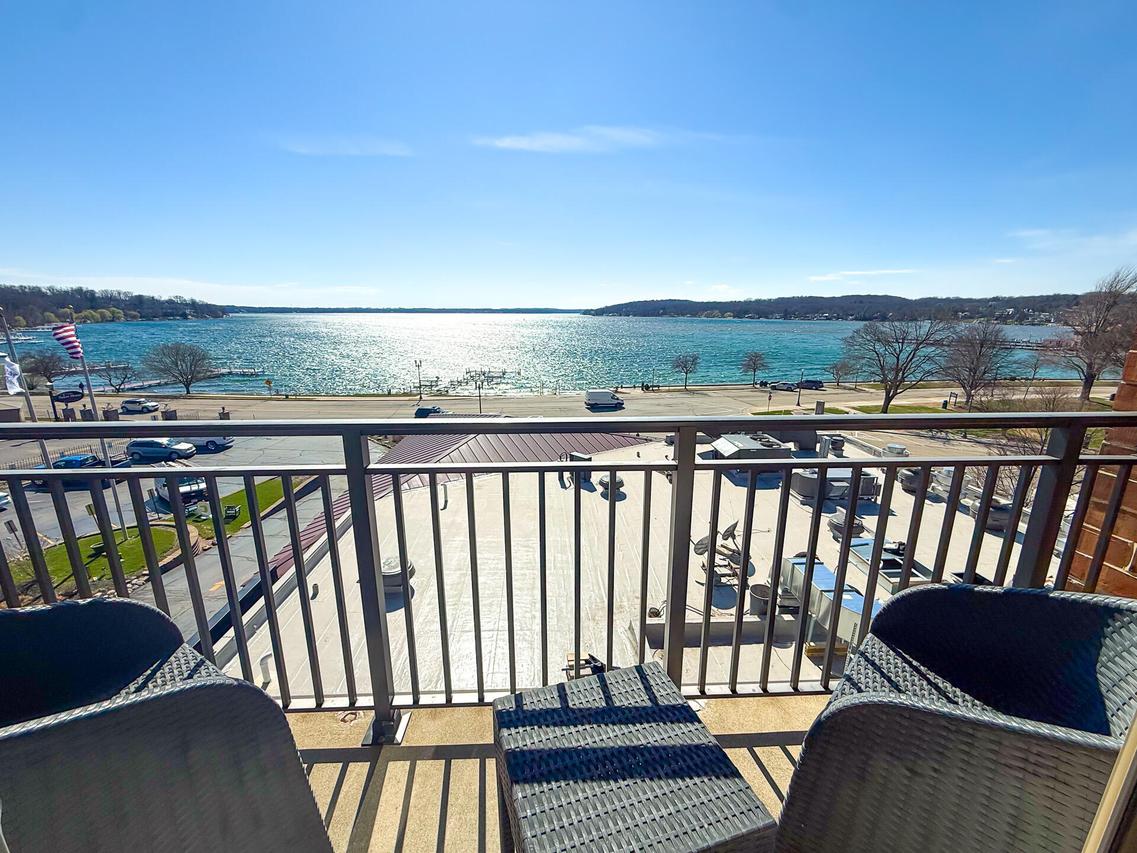 300 Wrigley Dr #418, Lake Geneva, WI 53147