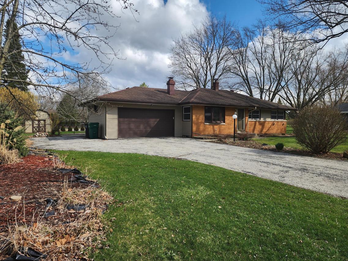 W156N5104 Arbor Vitae Ct, Menomonee Falls, WI 53051