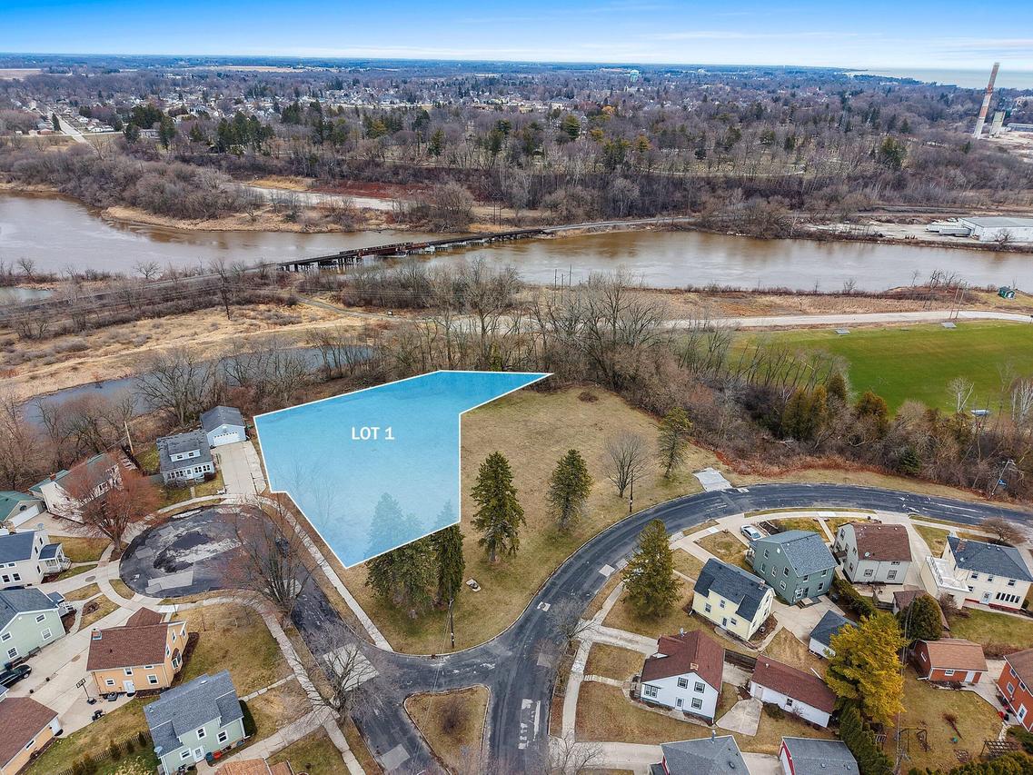 Lt1 Union Pl, Manitowoc, WI 54220