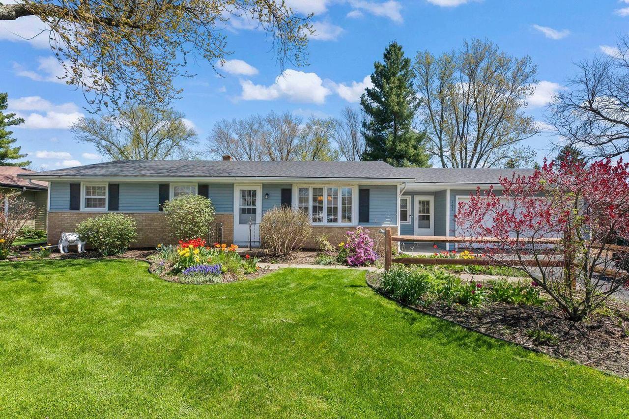 1131 Lily Rd, Oconomowoc, WI 53066