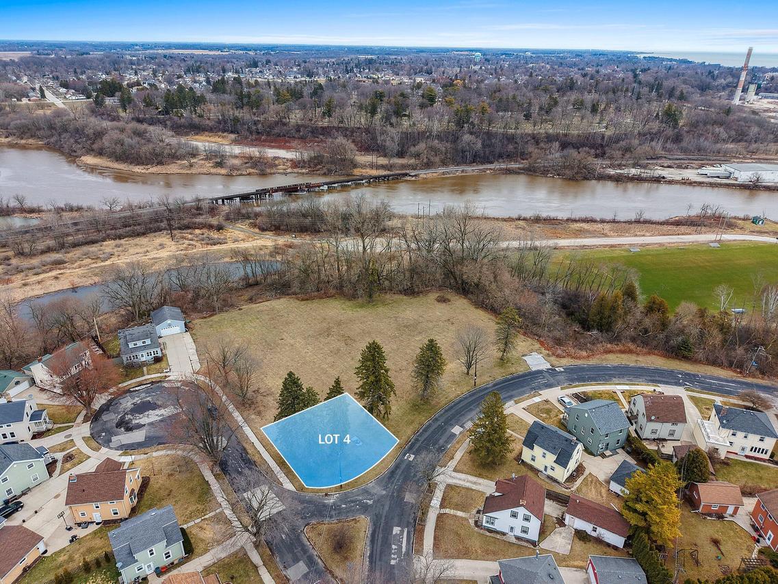 Lt4 Riverview Dr, Manitowoc, WI 54220