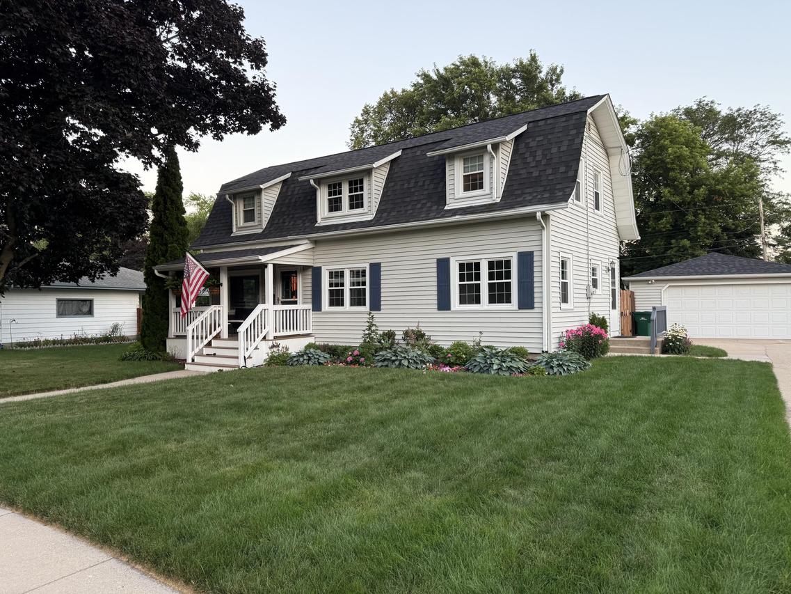 N89W15981 Cleveland Ave, Menomonee Falls, WI 53051