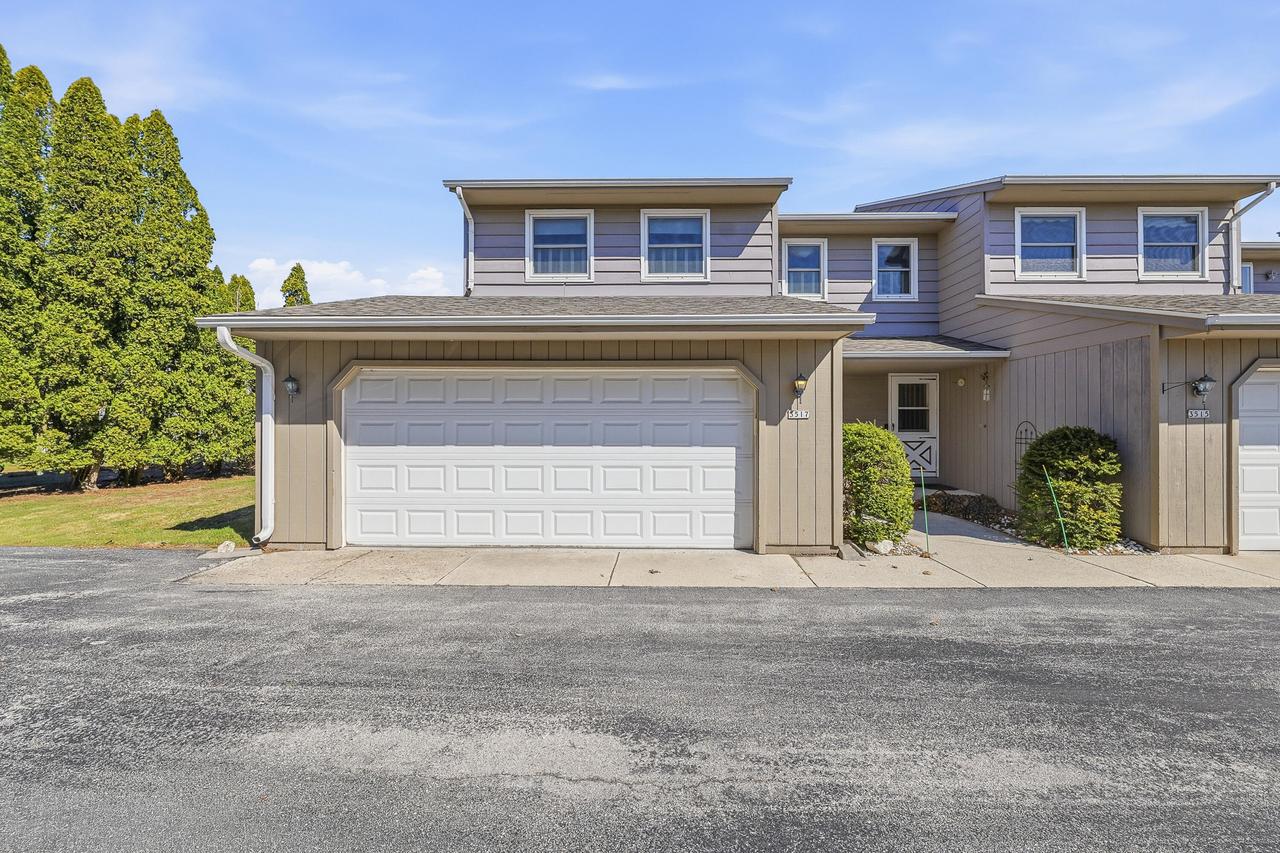 3517 Willow Cir, Sheboygan, WI 53083