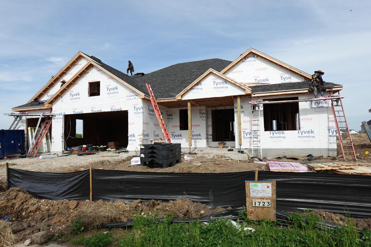 1723 Switchgrass St, Oconomowoc, WI 53066