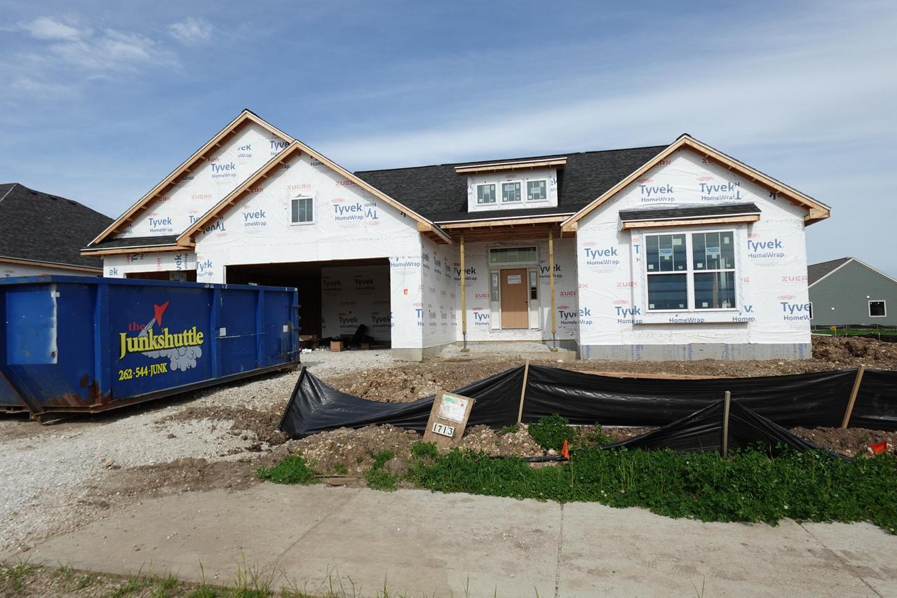 1713 Switchgrass St, Oconomowoc, WI 53066