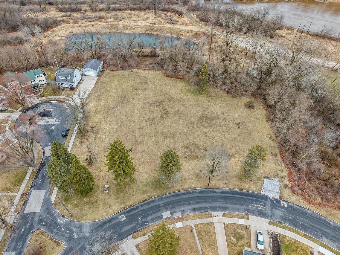 Lt2 Riverview Dr, Manitowoc, WI 54220