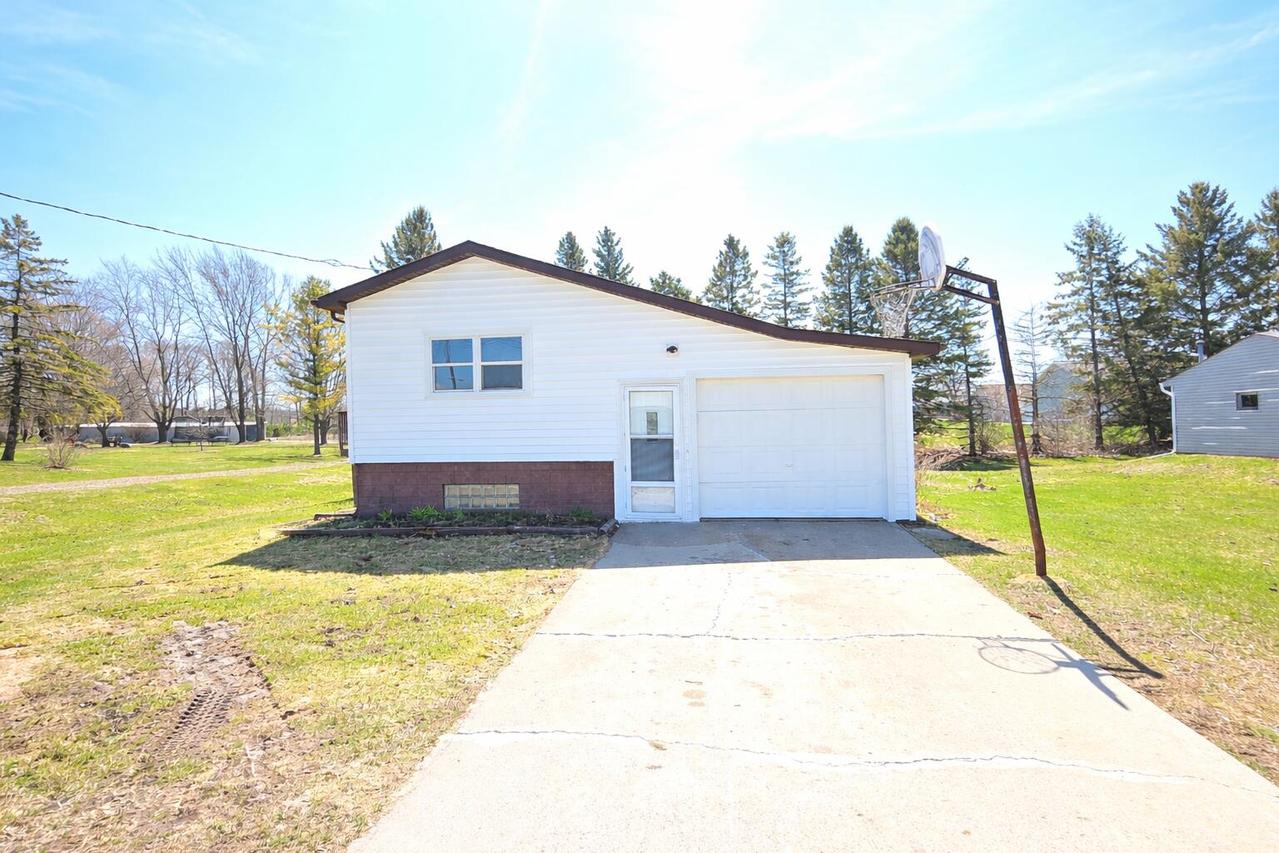 3015 Viebahn St, Manitowoc, WI 54220