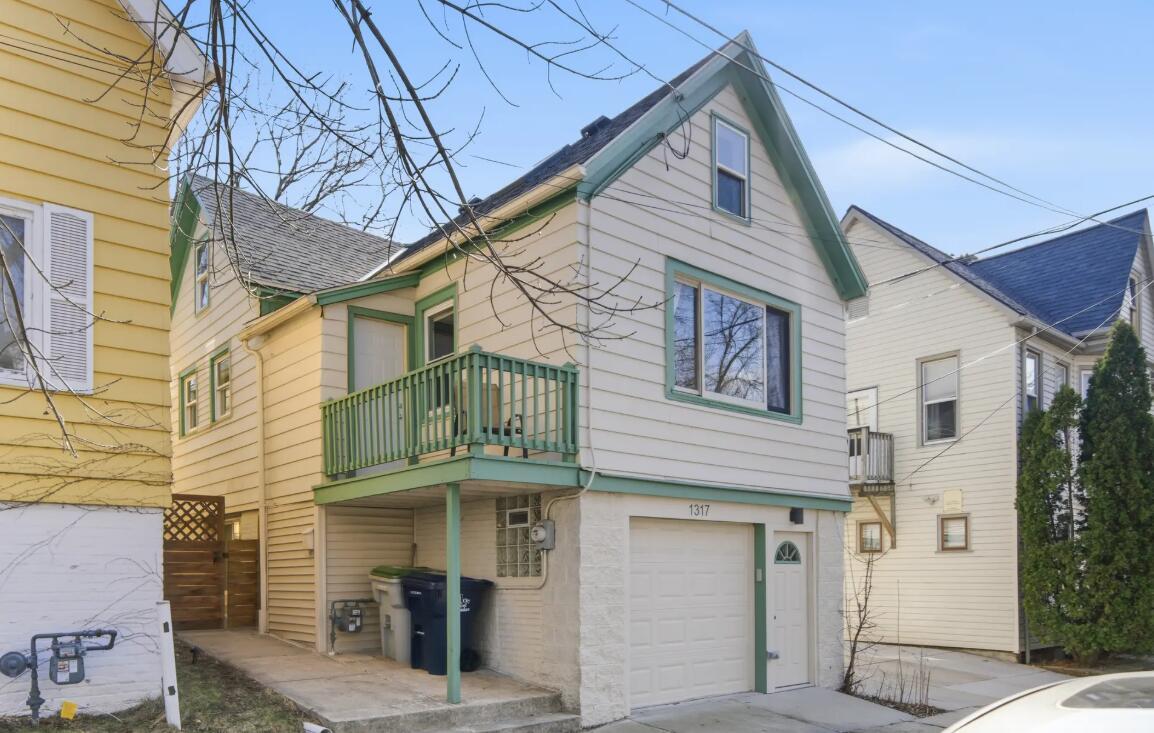 1317 E Hamilton St, Milwaukee, WI 53202