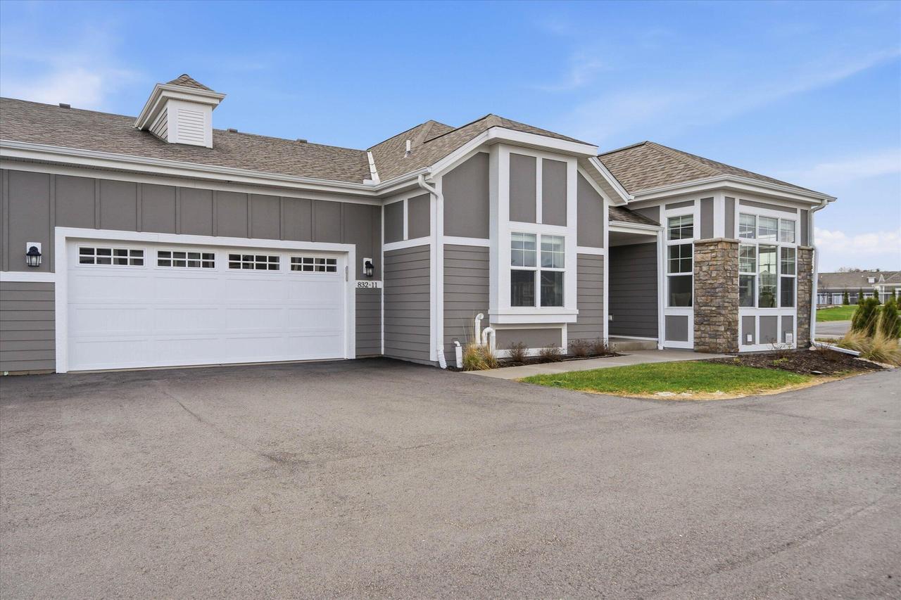 832 N Verona Cir #11, Grafton, WI 53024