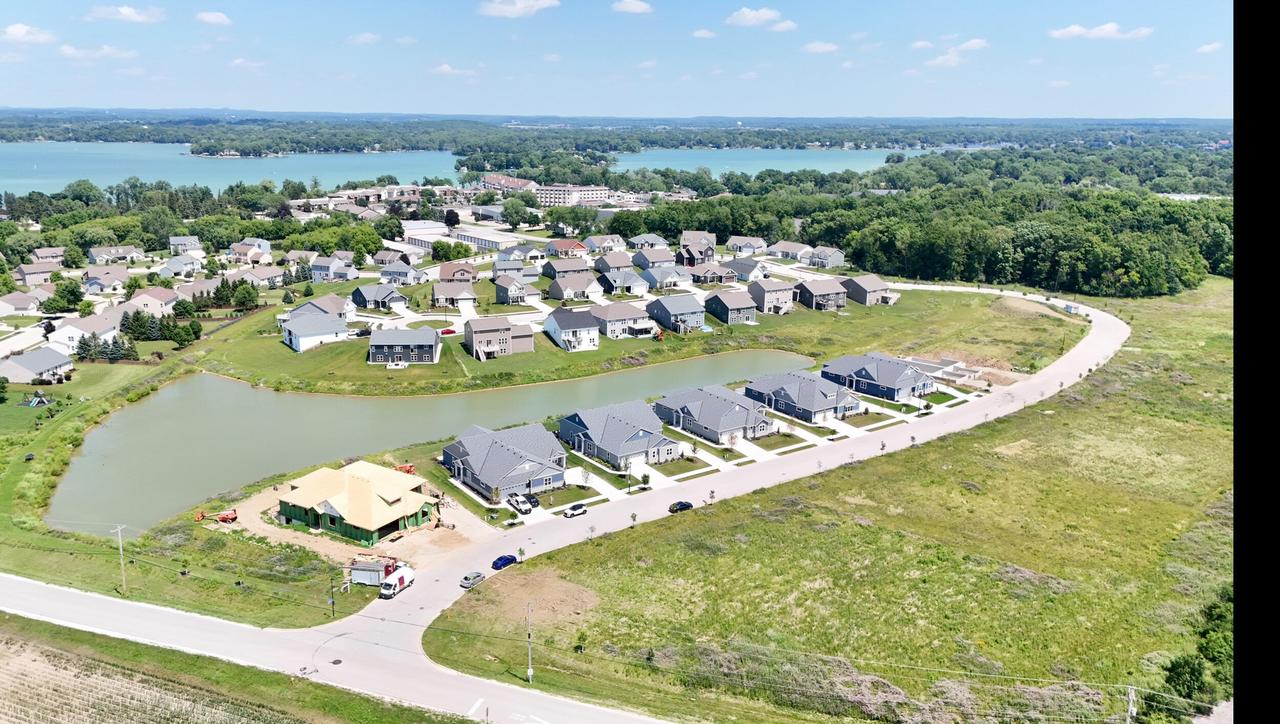 1508 Weston Ridge, Oconomowoc, WI 53066