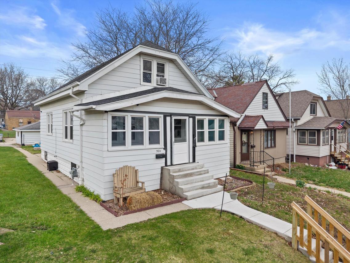 521 S 67th St, Milwaukee, WI 53214