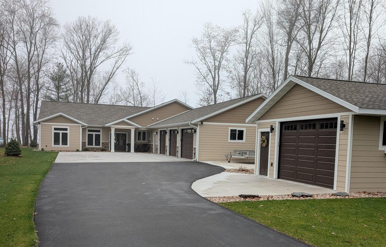 1870 Badger Ct, Monroe, WI 54613