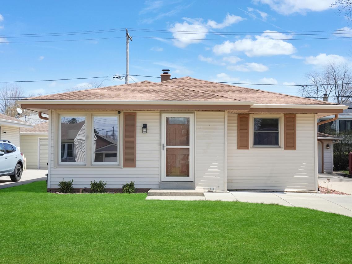 4224 S 91st St, Greenfield, WI 53228