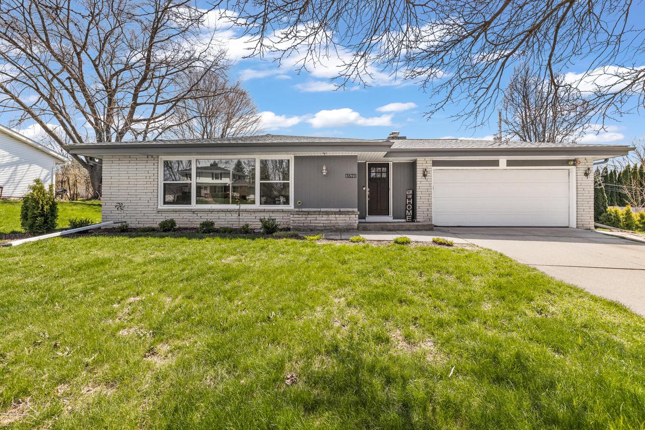 1621 S Pine St, Grafton, WI 53024