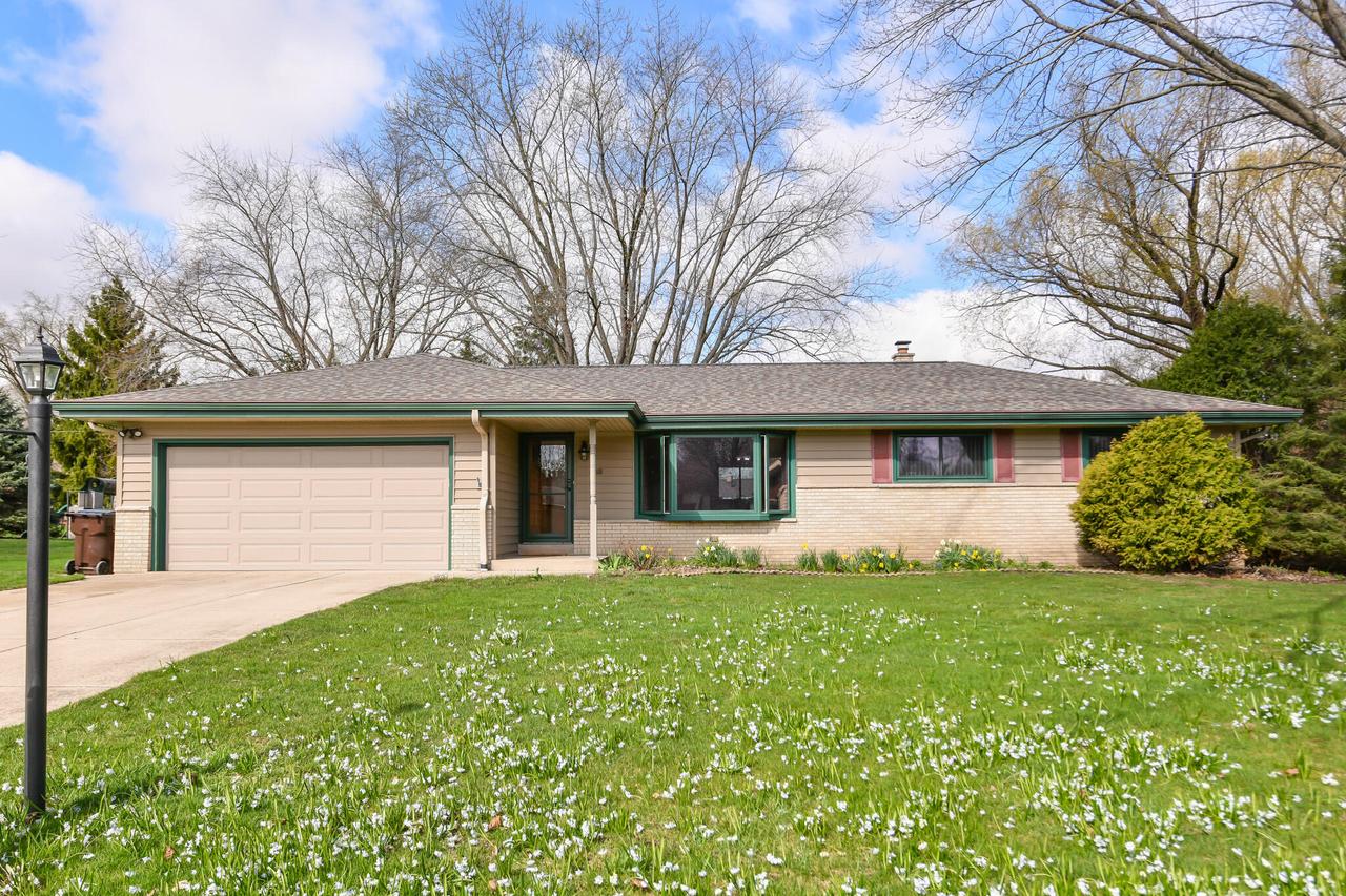 4845 S Langlade Dr, New Berlin, WI 53151