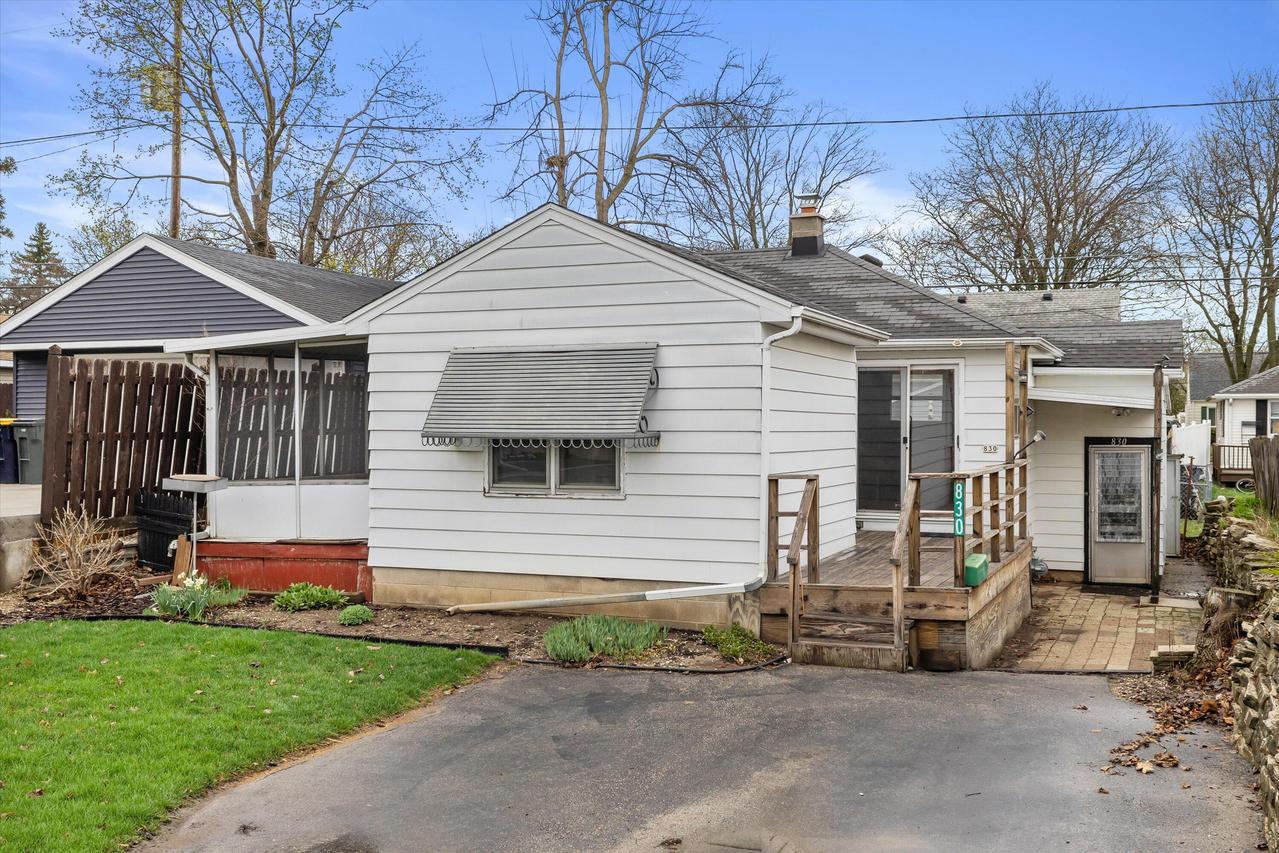 830 S 92nd St, West Allis, WI 53214